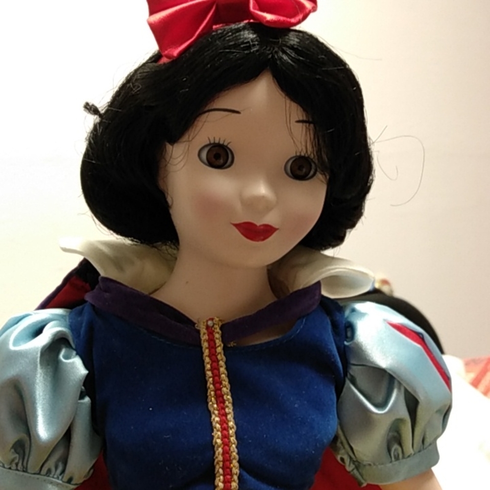 Snow White collection doll Disney vintage!!! Pretty